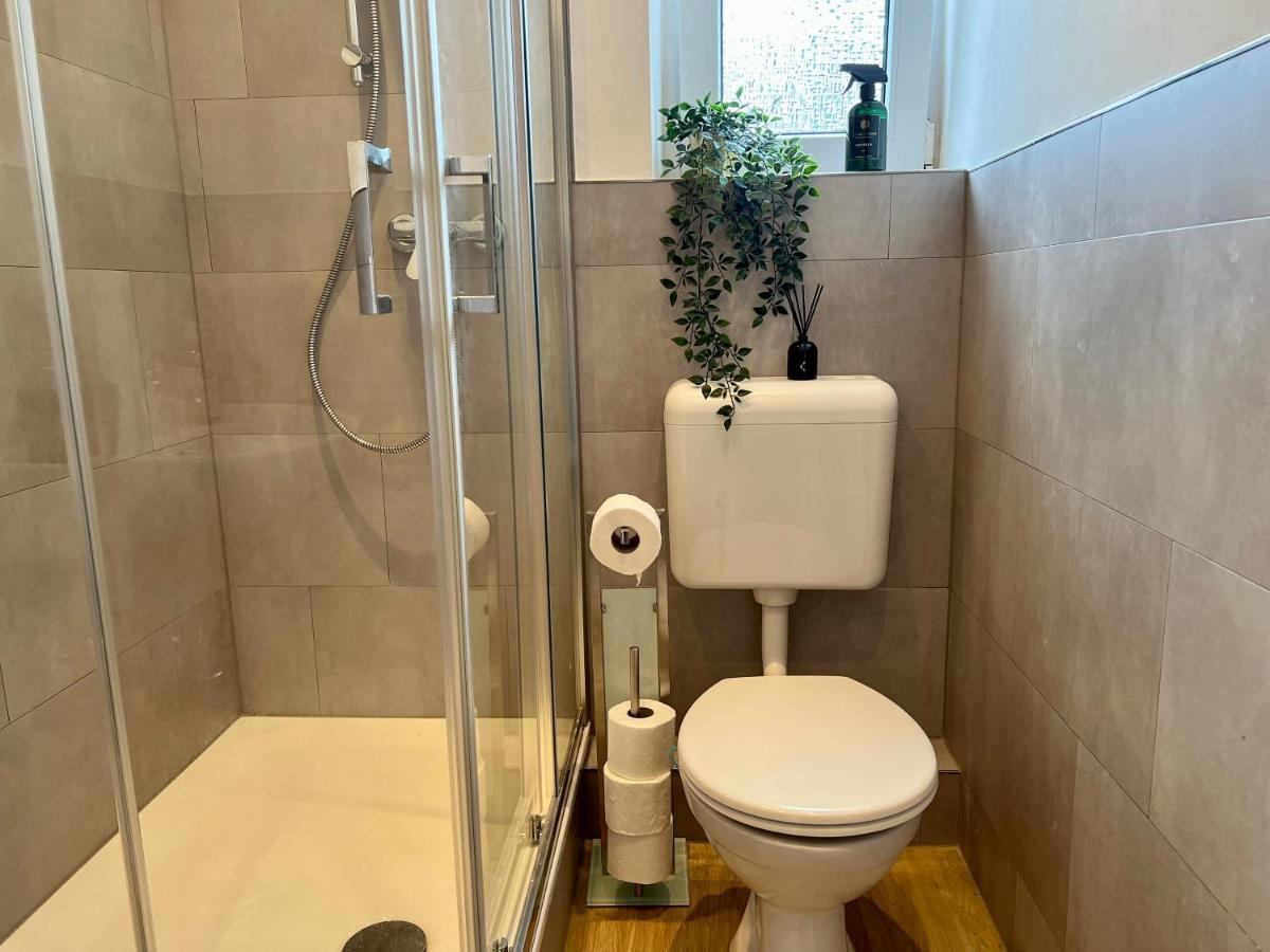 Appartement Design Mit Balkon - Kueche - Netflix Essen
